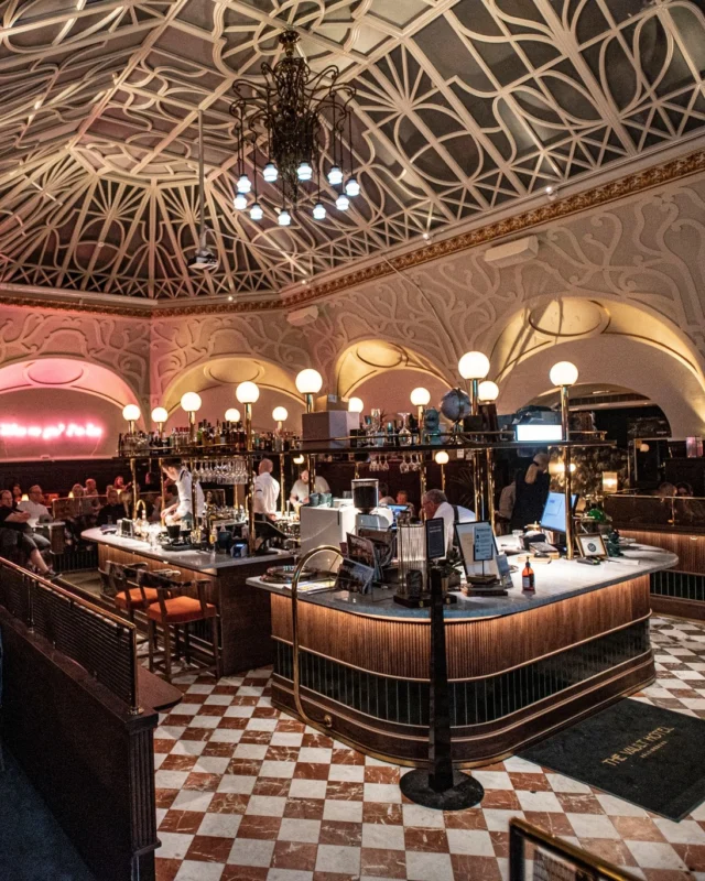 ✨ Extra helgöppet på The Vault Hotel ✨
Kristi himmelsfärdshelgen är här – och vi kör på med extra öppet i Atriumbaren! 
🍹Kom förbi och njut av god mat, färgsprakande cocktails 🍸 och sköna möten i vår unika miljö mitt i Helsingborg.
Oavsett om du vill fira långhelgen med vänner eller bara unna dig lite vardagsflykt – vi har plats för dig.
Njut ledigheten på bästa sätt – hos oss på The Vault.